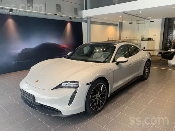 Izcils stāvoklis, viens īpašnieks, iegādāta un apkalpota Porsche centrā.