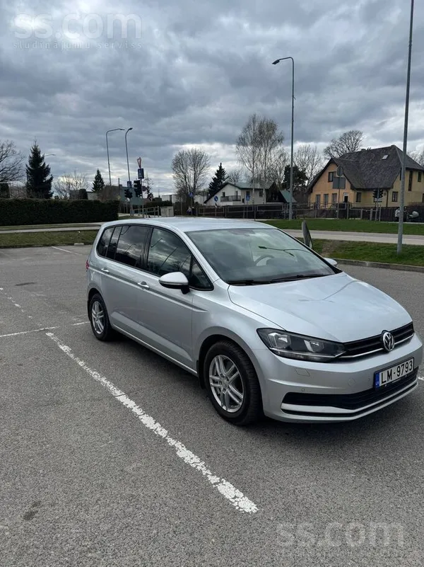Volkswagen Pardodās VW Touran 1.6 disel. Pirmās reğistrācijas