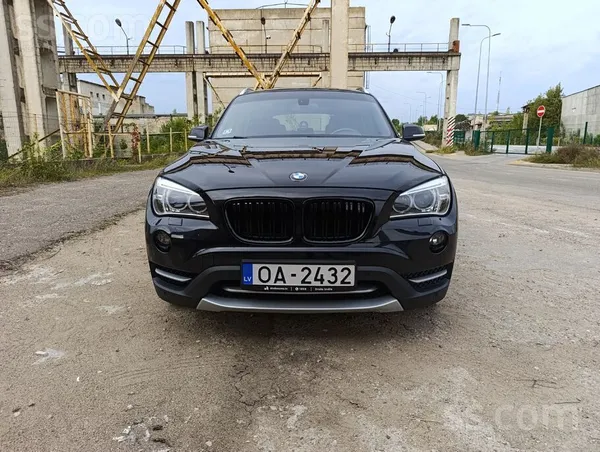 BMW BMW X1 2012.g Nav jārūpējas par cieto daļinu pārba