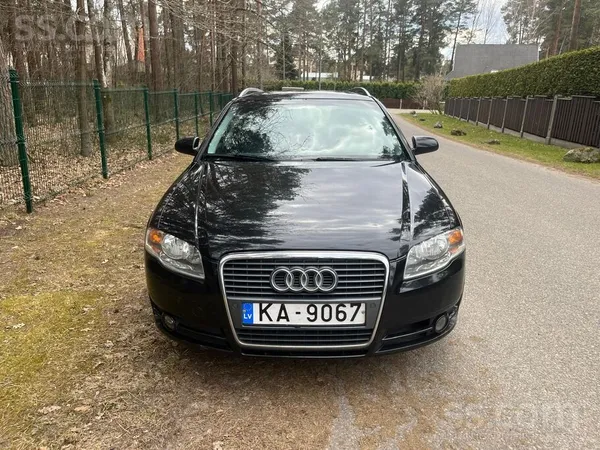 Audi Audi A4 B7 2.0Tdi Nesen nomainīti motora spilveni