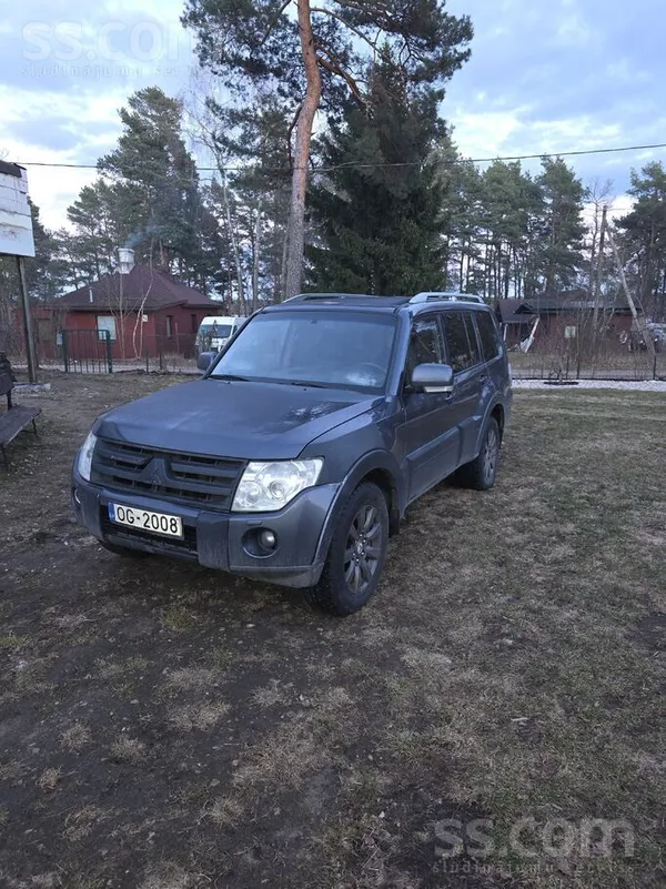 Tiek pārdots Mitsubishi Pajero 7 vietīgs, defekti- jāmetina kreisais slieksn