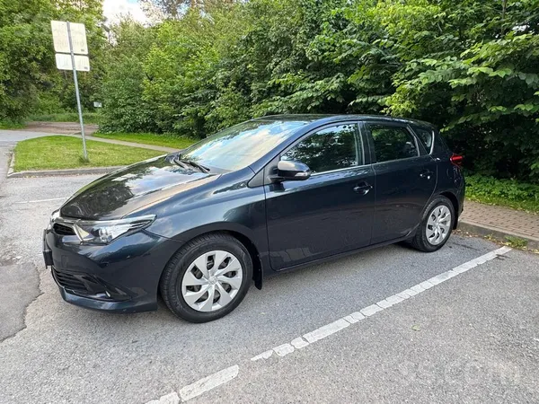 Pārdodu uzticamu un ekonomisku auto -Toyota Auris 2017. gada modelis. Ideāls
