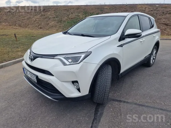 Toyota В хорошем состоянии, без дефектов, без аварий. Про