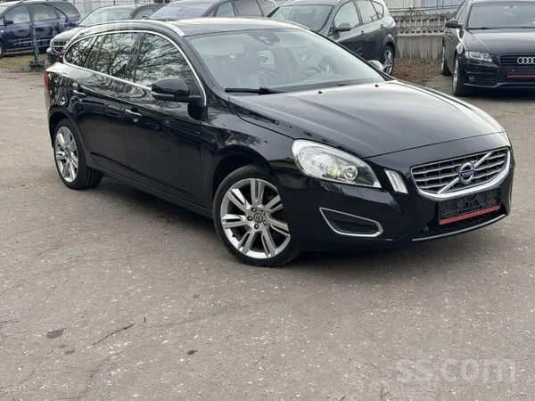 Volvo Ievests V-60 D5 Summum - 2400 cm, 5 cilindri. 