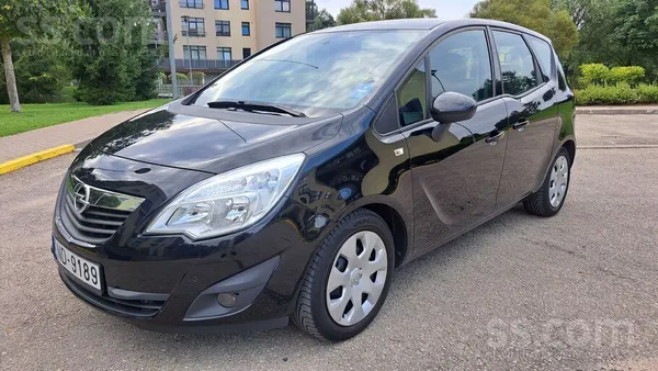 Opel Auto saudzīgi lietots, savlaicīgi kopts. Nesmēķēts