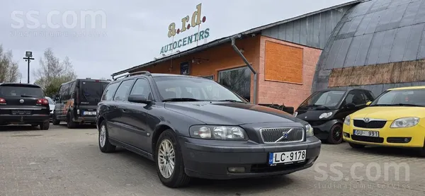Volvo Praktisks V70. TA līdz 08.2026. Daudz labu ekstru.