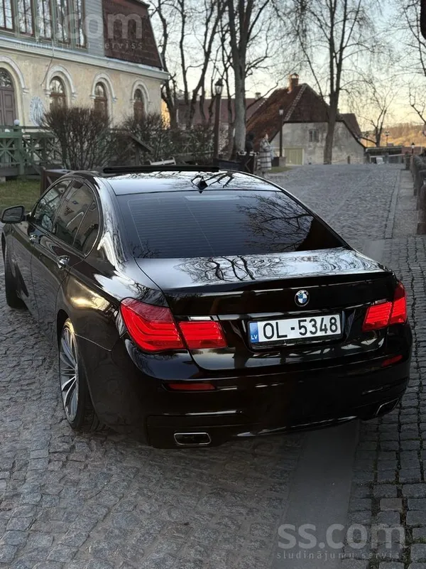 BMW 740I. 
2011.g modelis. 
3.0 benzīns - 235Kw. 
Dzinējam svaigi samainī