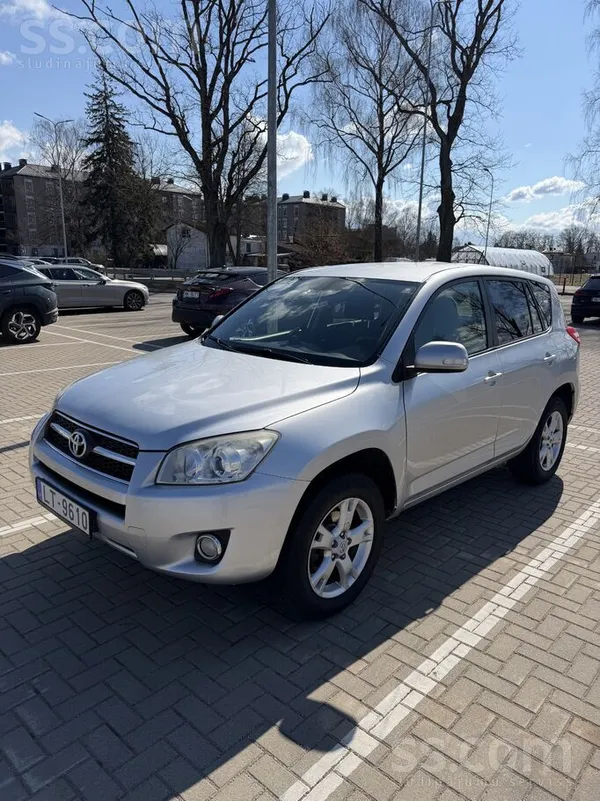 Pārdodu uzticamu un ekonomisku Toyota Rav4 2.2 D-4D labā tehniskā un vizuālā