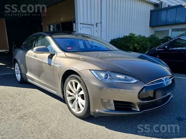 Tesla S 70D 4x4 maiņa neinterese
Bezmaksas uzlāde pie Akropoles un visos Tesla Supe