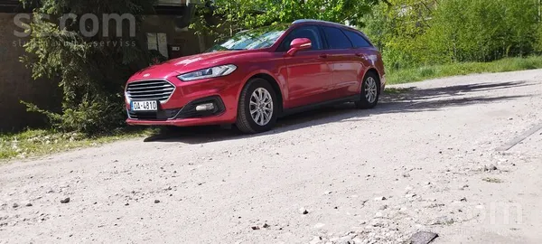 Tirgojas labs auto ecoblue, liels un ietilpīgas auto. Dzineja siksna tika no