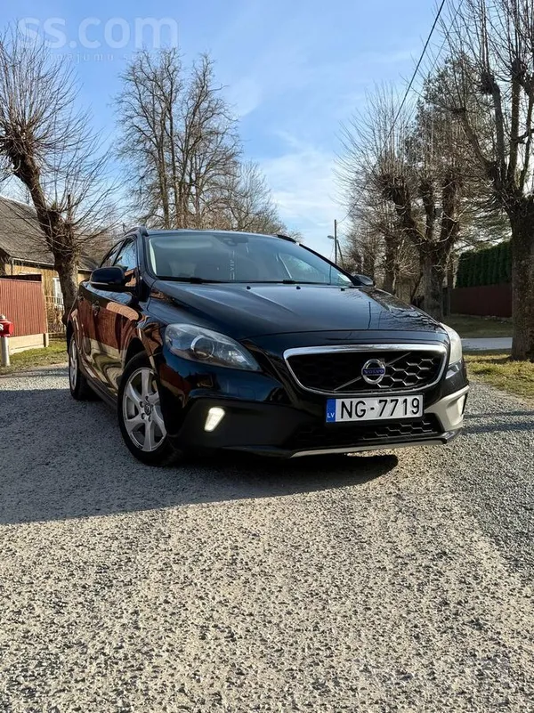 Volvo Pardodas Volvo v40 cross country