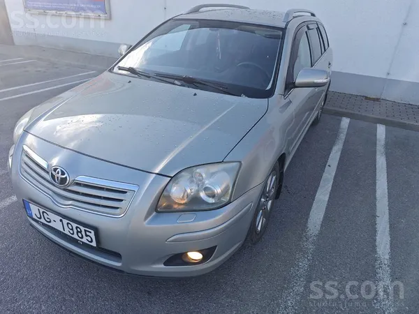 Pārdodu koptu un uzticamu Toyota Avensis. Automašīna ir ekonomiska (5.0–6.0l