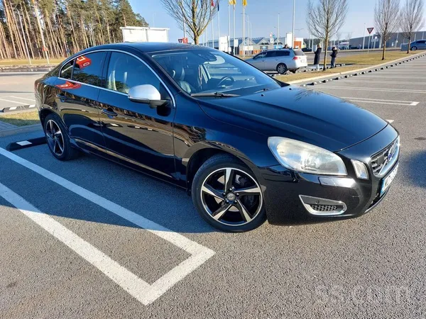 Volvo S60 komplektācija Summum. D5 – 158 kW. Automašīna 