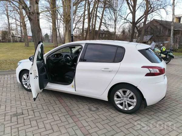 Tiek pārdots ērts un ekonomisks auto, kas bijis mūsu īpašumā 6 gadus. 
Mašī