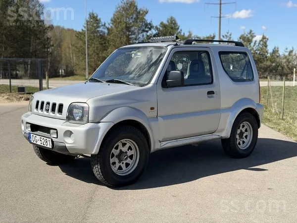 Suzuki Jimny 4X4 ar 1.3 benzīna dzinēju un manuālo kārbu. Auto labā tehniskā