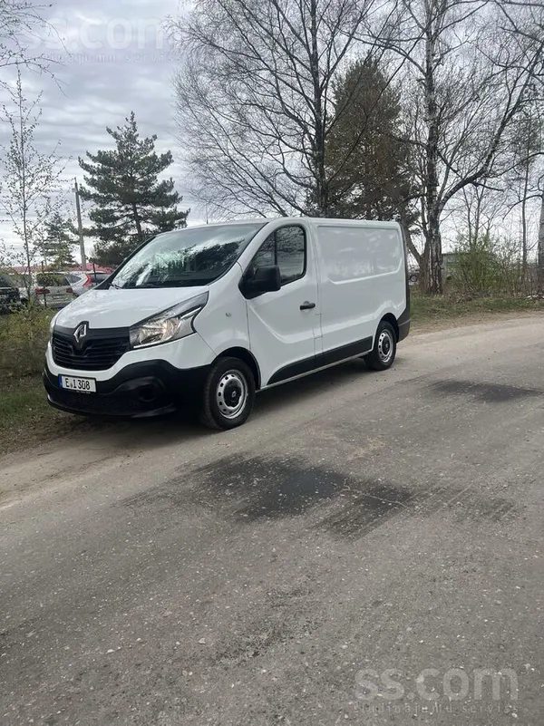 Pārdodu Renault Trafic mikroautobusu, 2018. gada decembris. Auto ideala stav