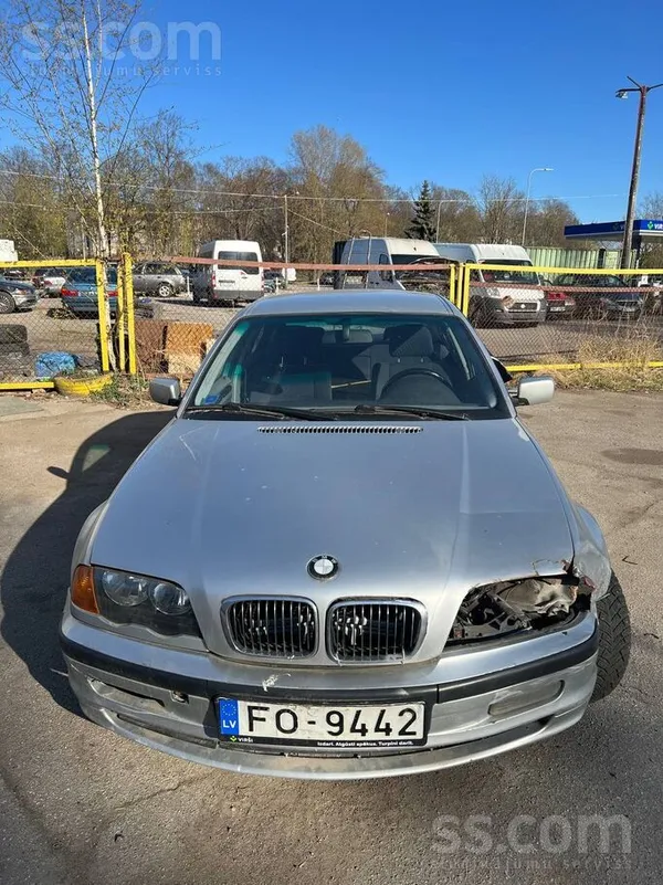 Mašīna bez tehniskas apskātes. 

Virsbūve nav labākā stāvoklī. 

Komplek