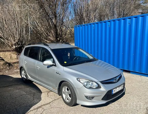 Hyundai I30 Blu Drive в хорошом техническом состоянии, новый генератор, новы