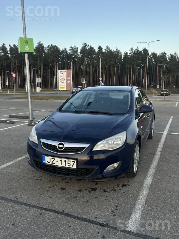 Pārdodu labu opelīti, ar tehnisko skati uz visu gadu. 1.7cdti, 81kw ļoti eko