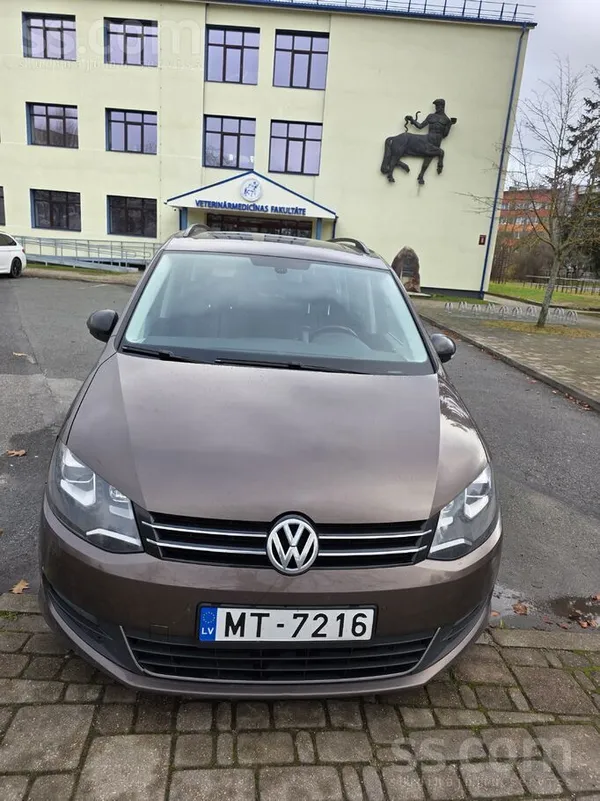 Volkswagen 5 sēdvietas. Plašs bagāznieks. 2012 gada sharan. E