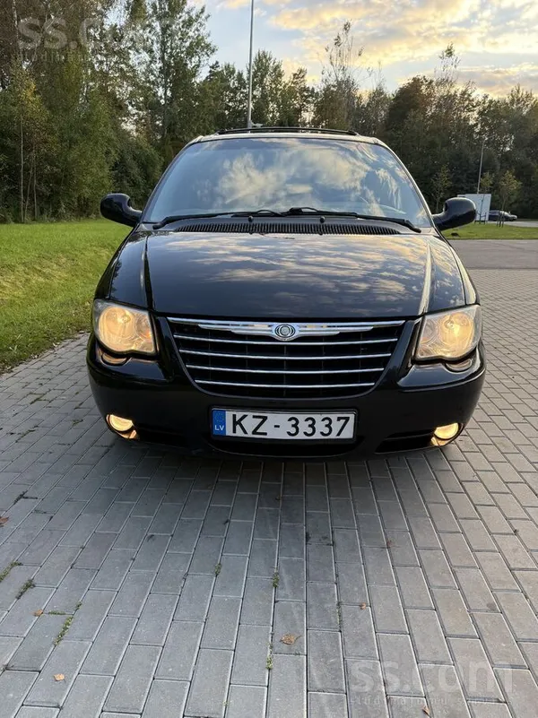 Chrysler Labs ietilpīgs auto ar iespēju aizmugures sēdekļus