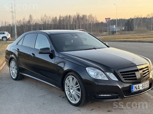 Mercedes Mb e350 w212 4matic 170kw 275zs, shadowline. 