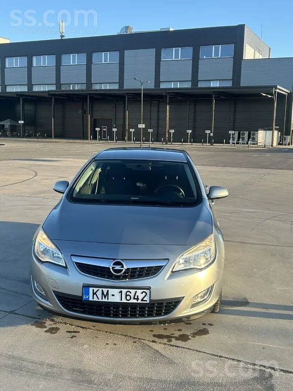 Продаю Opel Astra J, дизельный 1.7 Cdti, 96kW (130Zs). 
Экономичный как в г