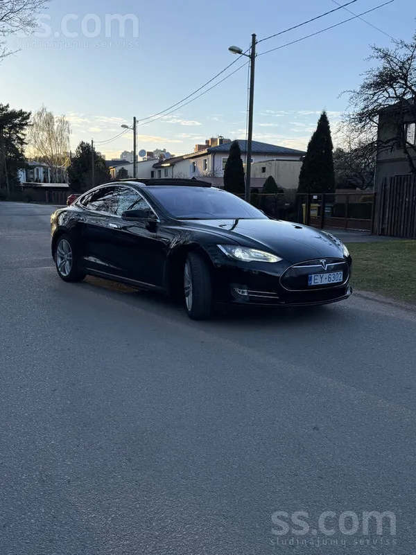 Tesla Model S 2014 – labs stāvoklis, bagātīga komplektācija

Pārdod Tesla Model S