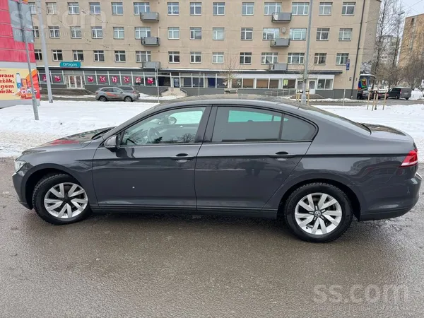 Pārdodu WV Passat. Bukte durvīs un nelieli rūsas pleķi korpusā, nedaudz niķo