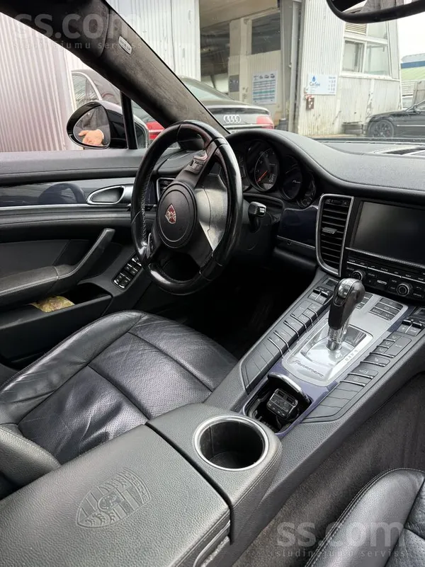 Pārdodu izcilu Porsche Panamera ar individualizēto numuru Raptor. 
Auto apv