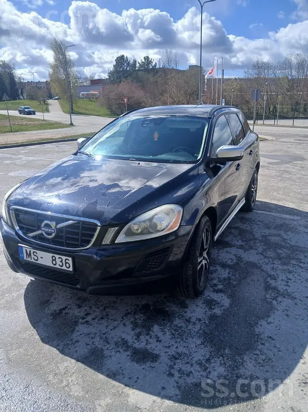 Volvo Pārdod saudzīgi lietotu ģimenes auto. Visas apkope