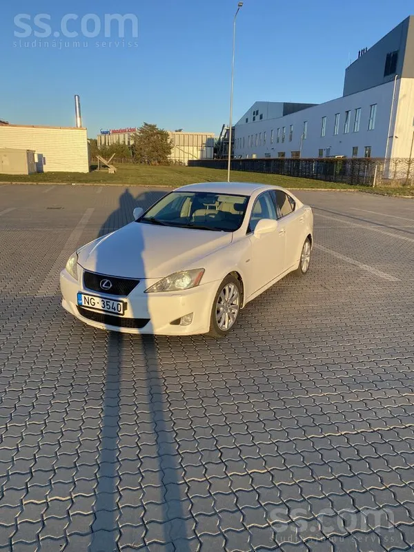 Lexus Pārdošanā lexus is250 automāts. Tehniski apmierino