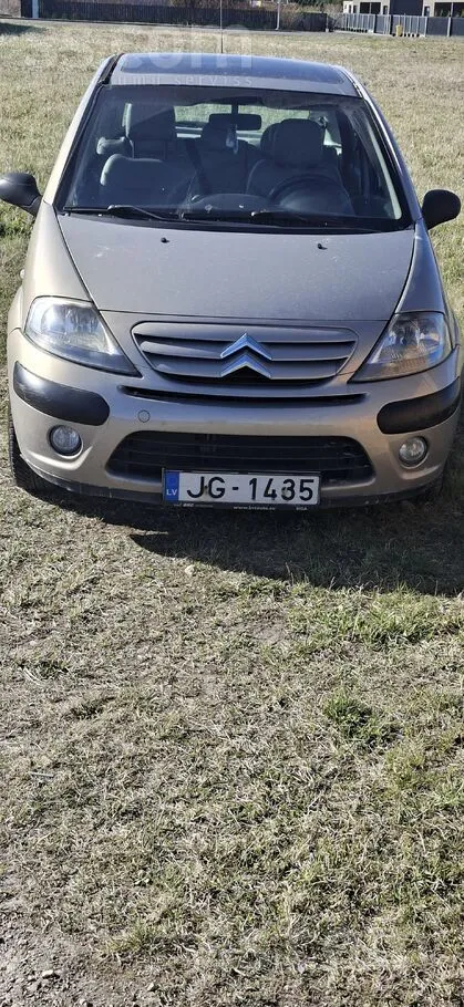 Sakarā ar jauna auto iegādi, tiek pārdots kopts auto, kuram tikko nomainītas