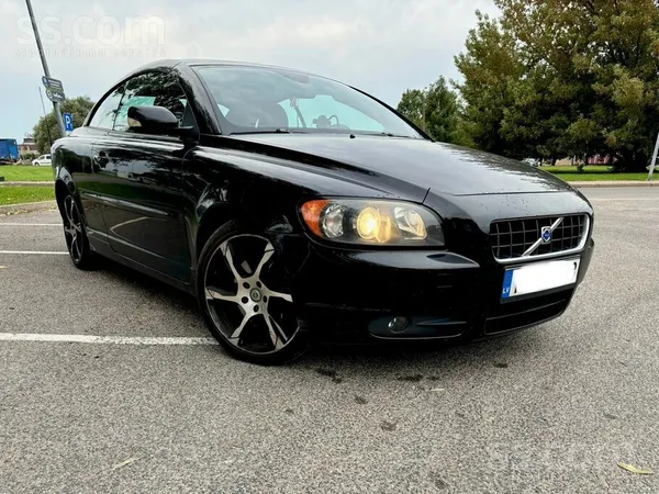 Pārdodu Volvo kabrioletu. 4 vietas. Uzticama mašīna, labs uzrāviens un brauc