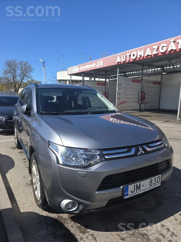 Pienācis laiks nodot tālāk vectēva uzticamo auto. Mašīna ir teicamā tehniskā