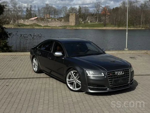 Īpašnieks pārdod koptu un ļoti labi uzturētu Audi S8 Design selection ar pil