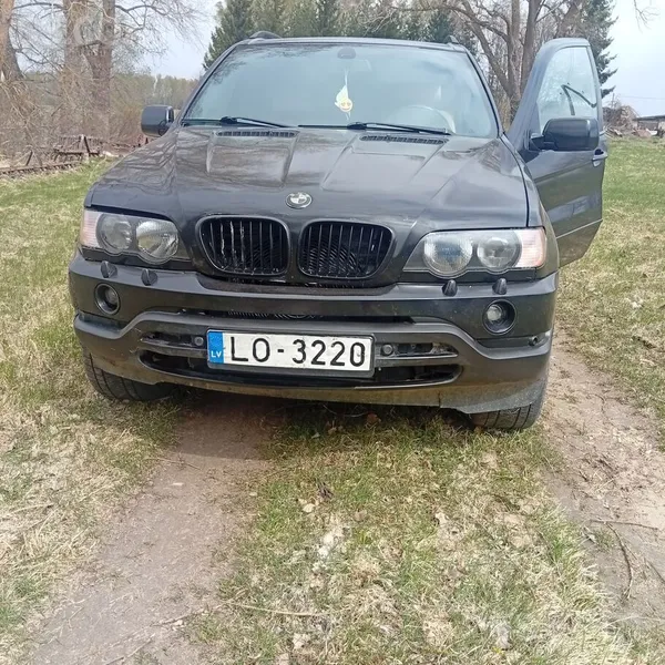 BMW Автомобиль бмв, обслуживание проводилось во время.