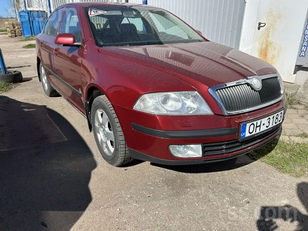 Labā stāvoklī. Automāts un āda, 7.5l uz 100km paņem. Rūsa kā jau Škodai stan