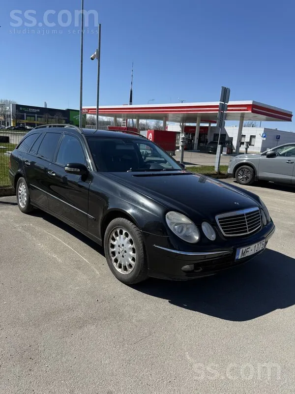 Продается Mercedes-benz E200, 2004 года. Бензин/газ. У машины богатая компле