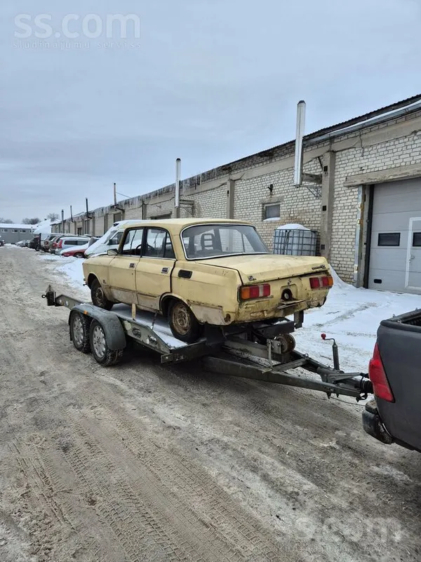 Moskvich Pārdodas moskvich tāds kā bildē. Sīki neko nezinu,