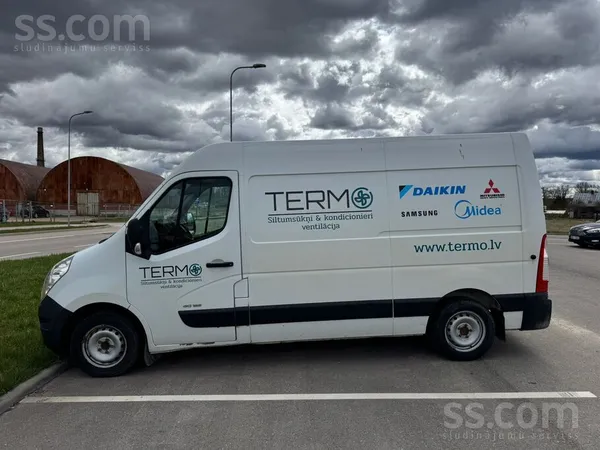 Sakarā ar auto parka nomaiņu tiek tirgots Renault Master buss. Līdz pārdošan