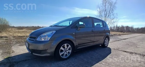 Toyota Продается семейный автомобиль с надежным двигателе