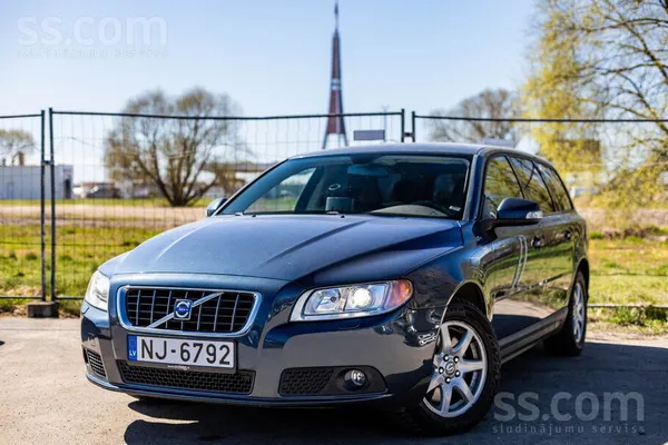 Volvo Volvo V70 ar 2.4 litru dīzeļdzinēju un automātisko