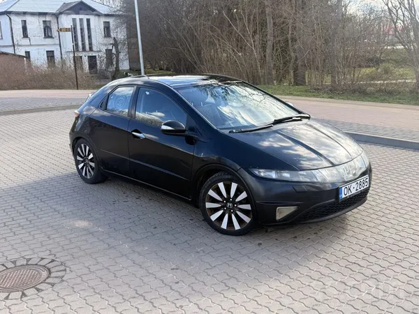 Pārdošanā Honda Civic 1.8 103kw ar jaunu T. A. Tikko veikta apkope kurā noma