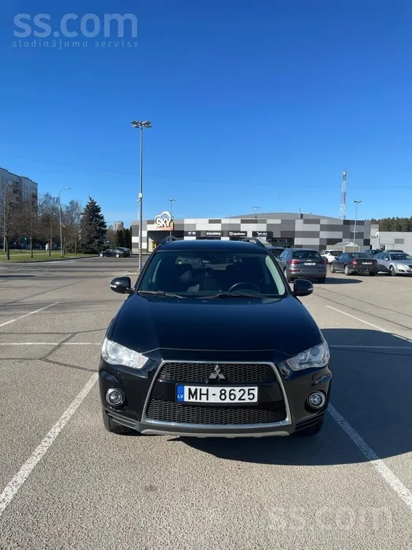 Pārdodu labu un uzticamu Mitsubishi Outlander 2012. gada izlaiduma ar 2.2 dī