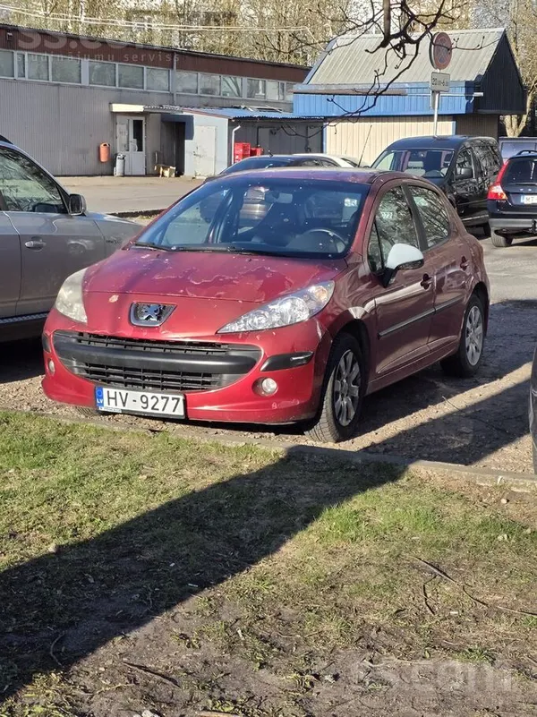Pārdodu labu auto. Jauns akumulators, motors strādā labi. Patiess nobraukums