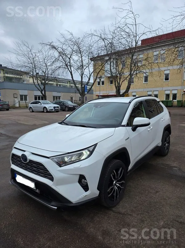 Toyota Продаётся Toyota Rav4 2.5 Hybrid в отличном состоя
