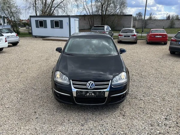 Volkswagen VW Jetta 2005, 2.0 benzīns, manuālā kārba. Auto la