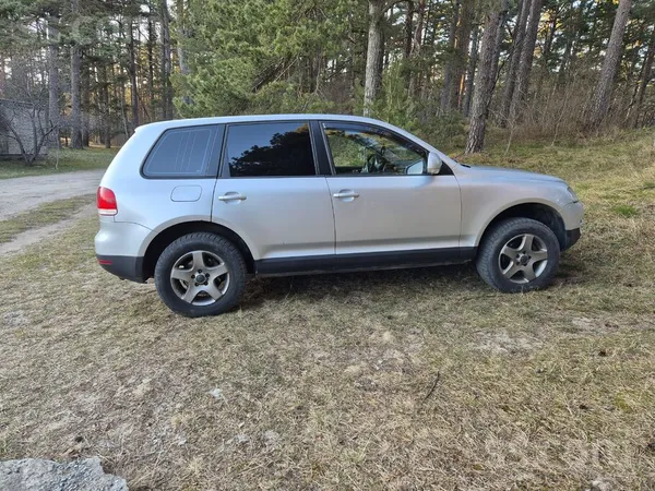 Pārdošanā touaregs 2.5 ar manuālo kārbu uz atsperēm, kājau 20gadu mašīnai ir