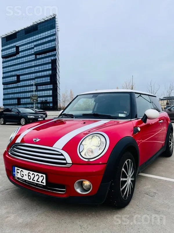 Mini Sarkanais skaistulis Mini Cooper, 2008. gada, ar p